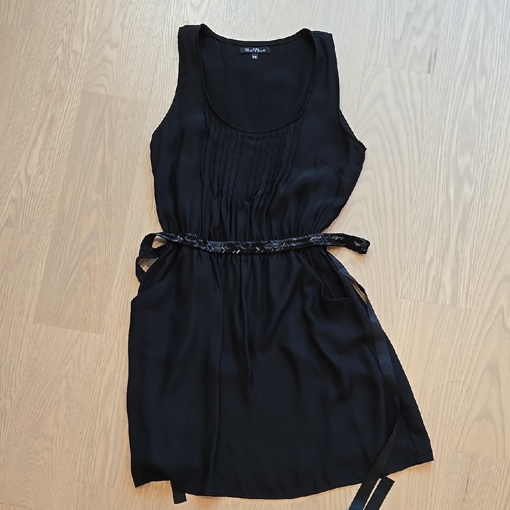 Black Sleeveless Dress with Belt And Pockets